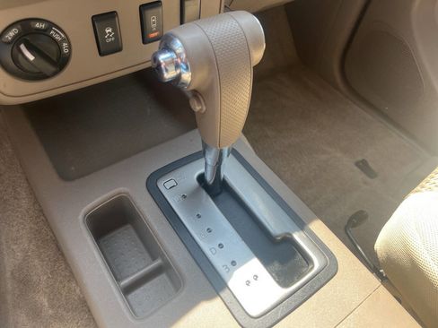 Used 2013 Nissan Frontier SV w/ SV Value Truck Pkg AWD/4WD image 22