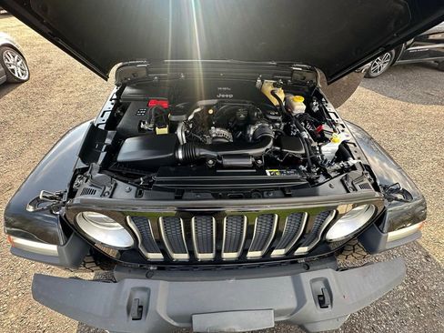 Used 2018 Jeep Wrangler Unlimited Sahara w/ Dual Top Group AWD/4WD image 27