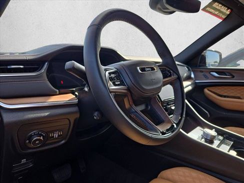 Used 2024 Jeep Grand Cherokee L Summit w/ Luxury Tech Group V AWD/4WD image 8