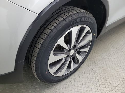 Used 2018 Buick Encore Essence AWD/4WD image 31
