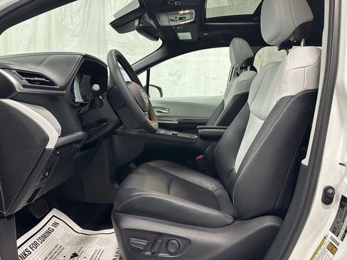 Used 2025 Toyota Sienna XSE image 14