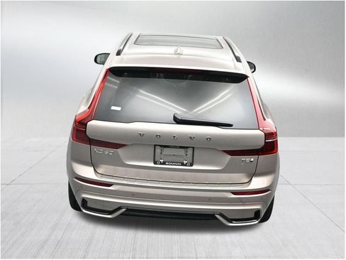 New 2026 Volvo XC60 T8 Ultra w/ Protection Package Premier AWD/4WD image 16