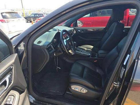 Used 2018 Porsche Macan AWD/4WD image 4