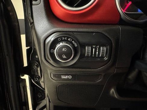 Used 2020 Jeep Gladiator Rubicon image 10