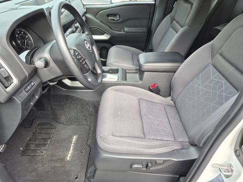 Used 2025 Nissan Frontier SV RWD image 11