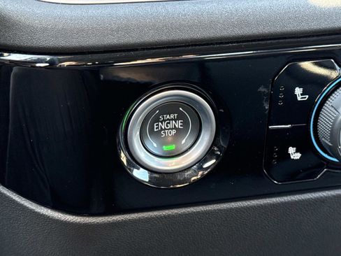 Used 2022 Chevrolet Silverado 1500 LT image 12