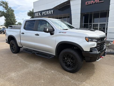 Used 2022 Chevrolet Silverado 1500 ZR2 AWD/4WD image 2