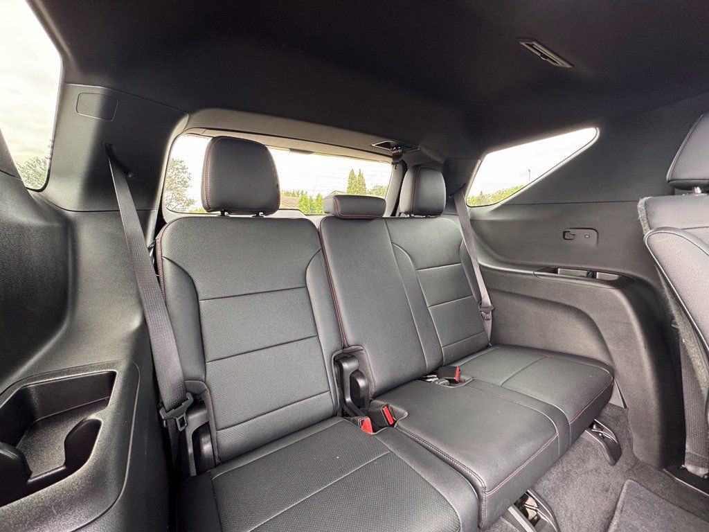 Used 2025 Chevrolet Traverse RS AWD/4WD image 41