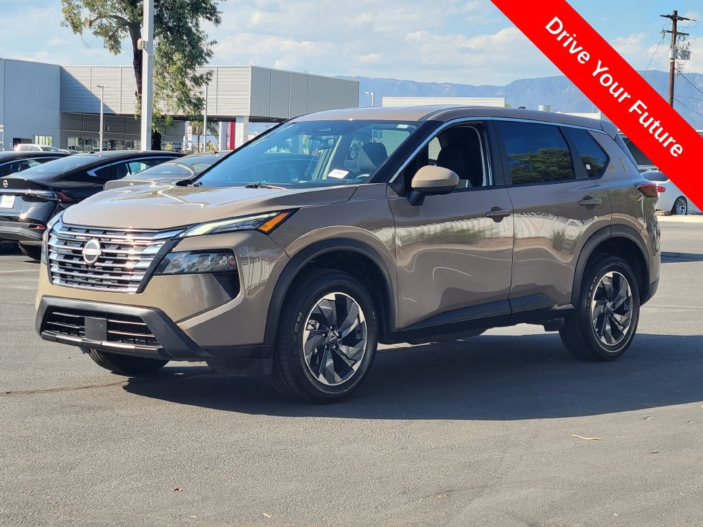 Used 2025 Nissan Rogue SV FWD image 2