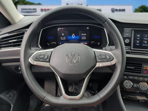 Used 2022 Volkswagen Jetta SE w/ Panoramic Sunroof Package FWD image 17