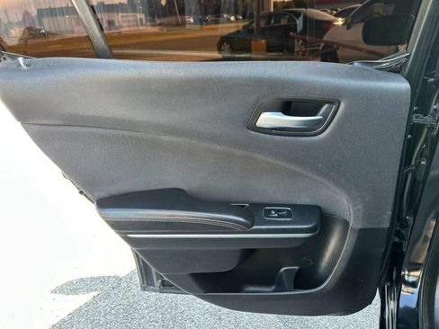 Used 2017 Dodge Charger SE RWD image 21