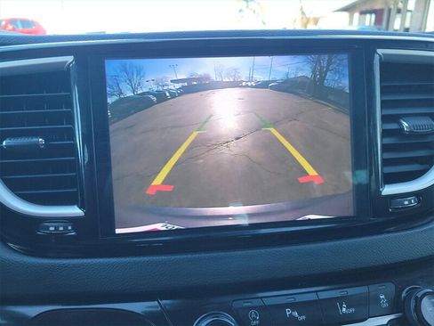 Used 2023 Chrysler Pacifica Touring-L image 23