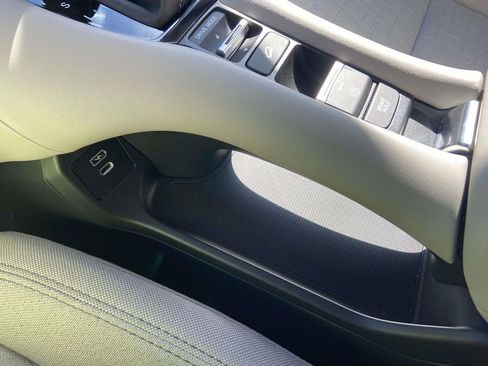 Used 2025 Honda HR-V LX image 24