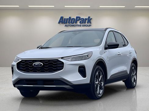 New 2025 Ford Escape ST-Line w/ Tech Pack #1 AWD/4WD image 3