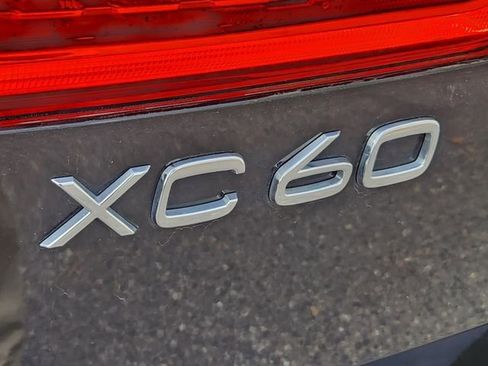 Certified 2025 Volvo XC60 B5 Core image 18