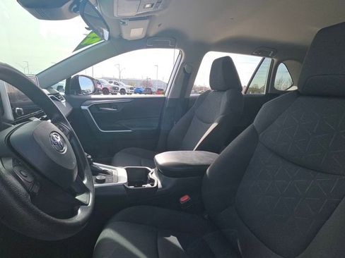 Used 2025 Toyota RAV4 XLE image 21