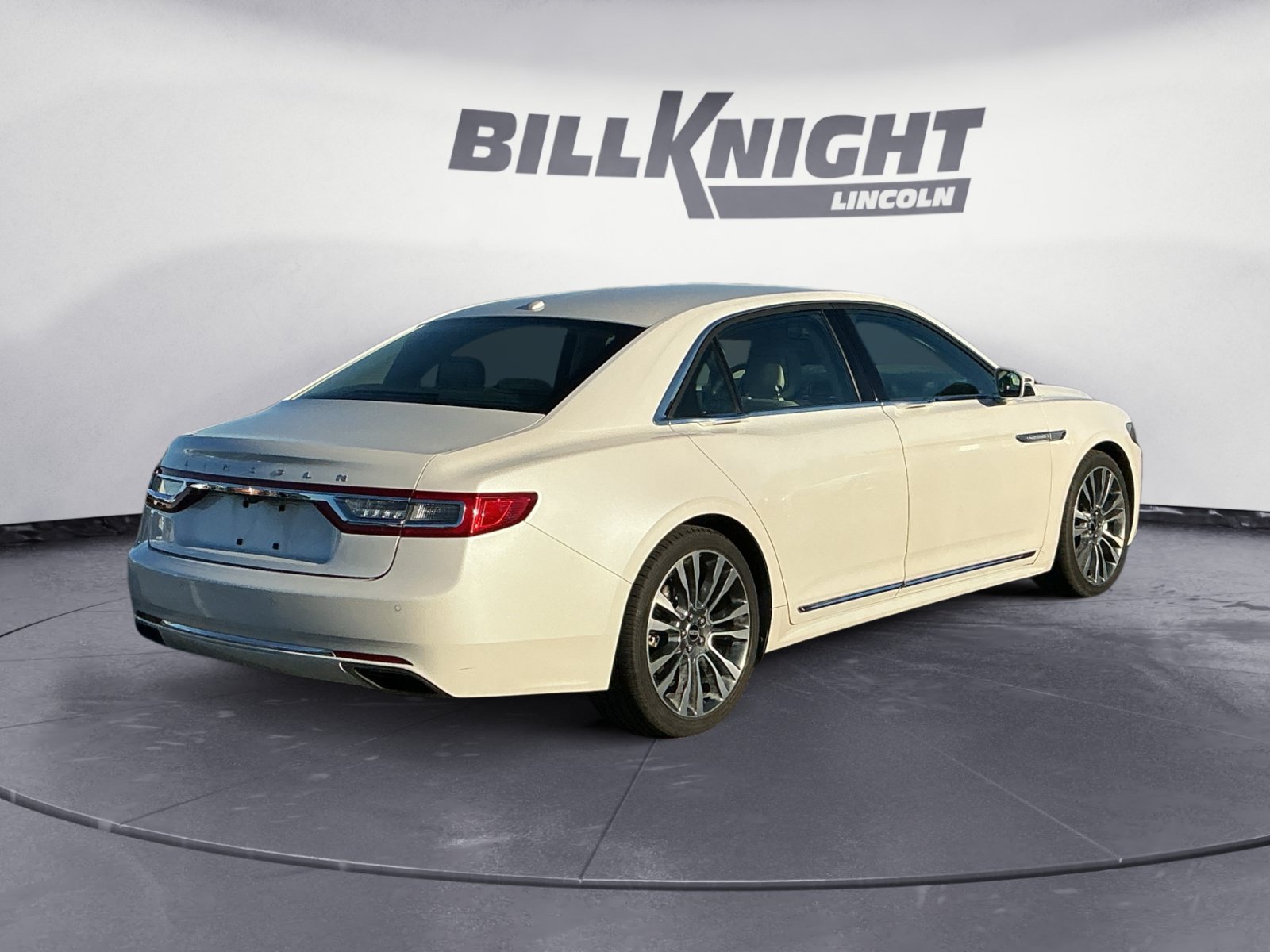 Used 2017 Lincoln Continental Select w/ Climate Package FWD image 6