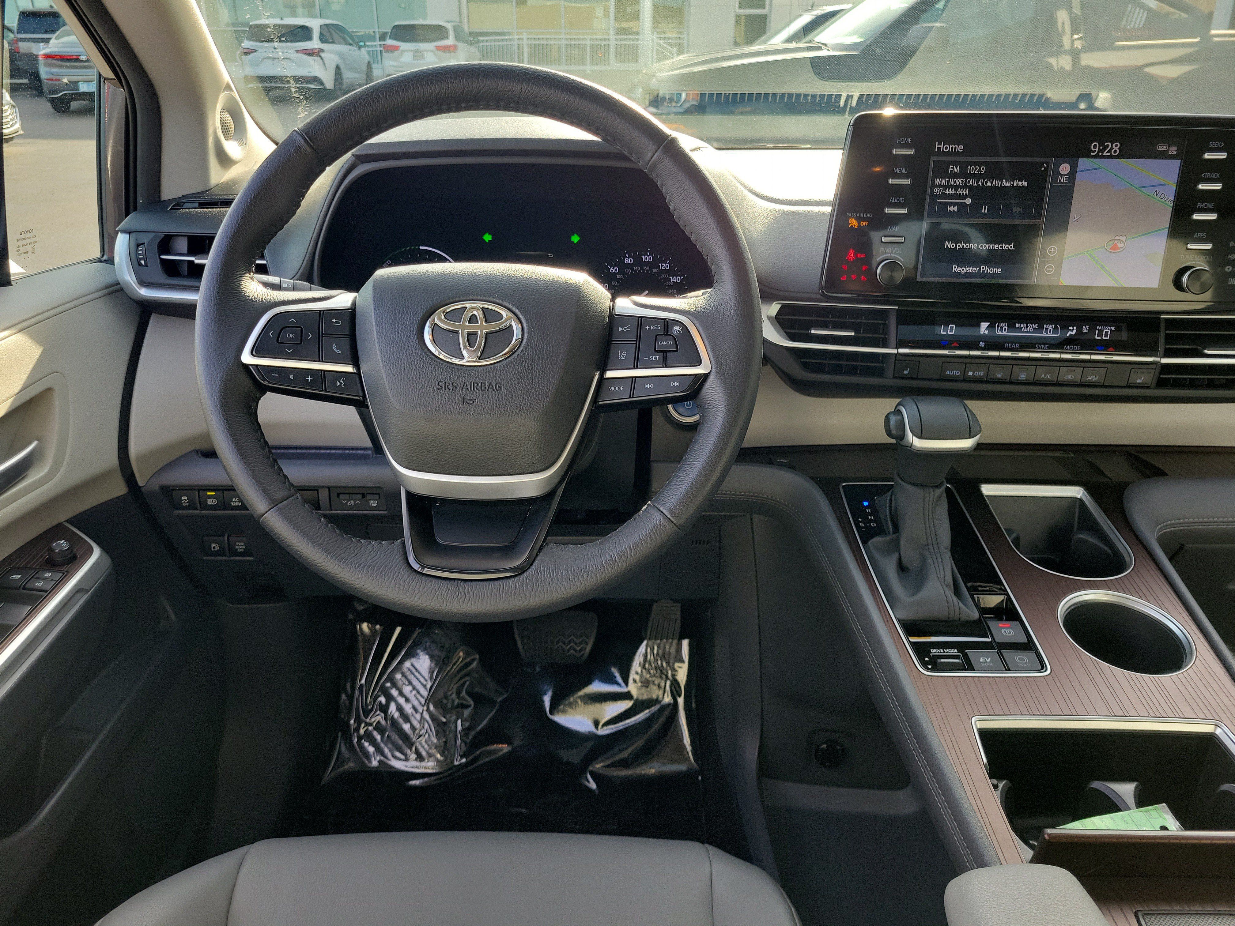 Used 2023 Toyota Sienna XLE w/ XLE Plus Package AWD/4WD image 10