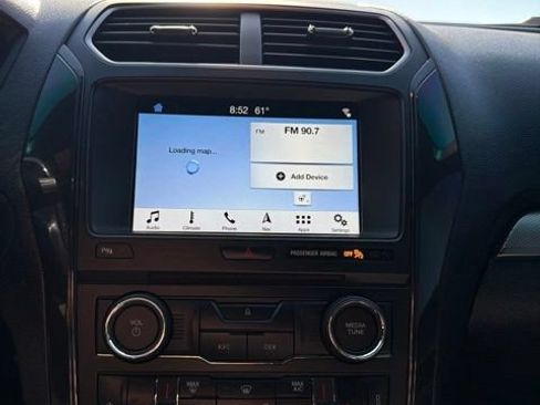 Used 2018 Ford Explorer XLT w/ Equipment Group 202A FWD image 10