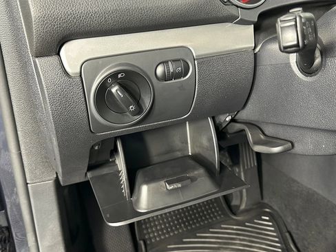 Used 2013 Volkswagen Golf 4-Door FWD image 28