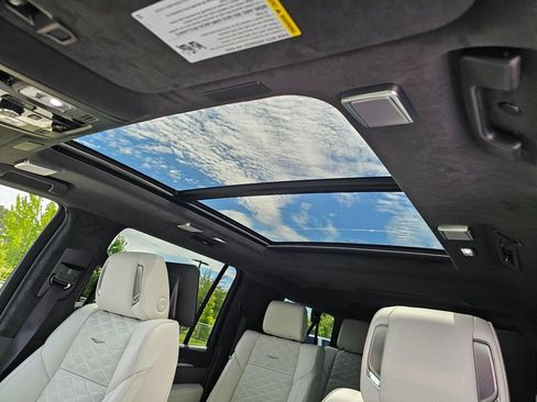 New 2026 Cadillac Escalade ESV Platinum Sport w/ LPO, ONYX Package AWD/4WD image 24