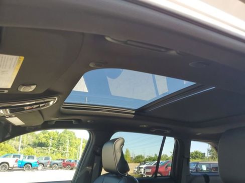 New 2025 Jeep Grand Cherokee Summit w/ Obsidian Package image 15