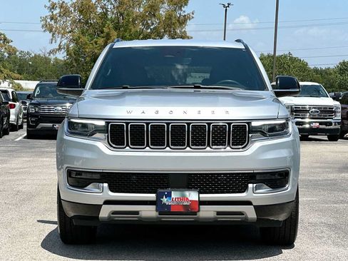 Used 2023 Jeep Wagoneer L Series II AWD/4WD image 10