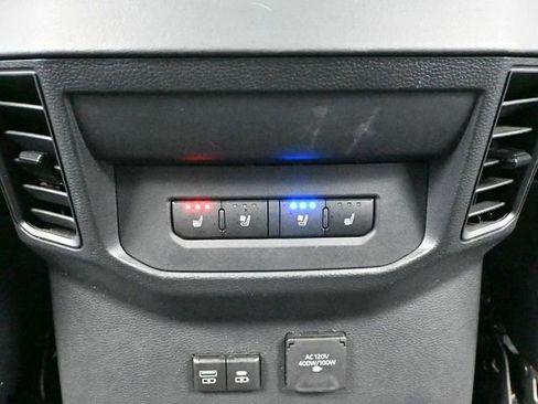 Used 2022 Toyota Tundra Platinum image 41