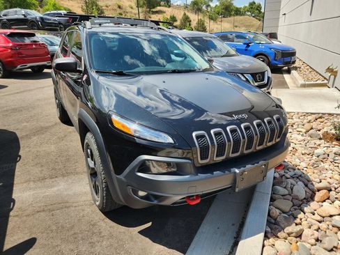 Used 2016 Jeep Cherokee Trailhawk w/ Comfort/Convenience Group AWD/4WD image 19
