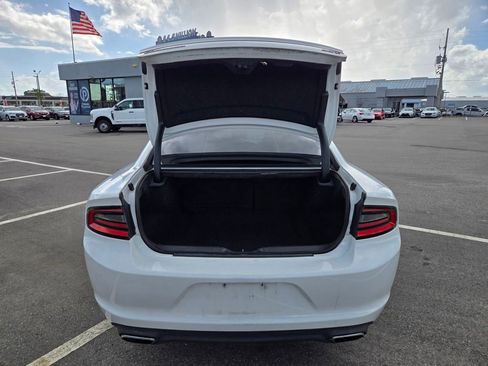 Used 2016 Dodge Charger SXT image 16