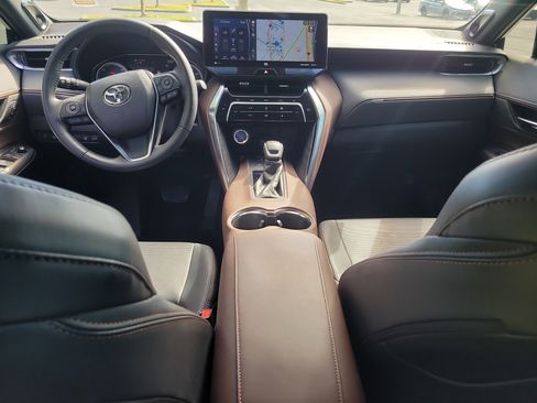 Used 2022 Toyota Venza Limited AWD/4WD image 16