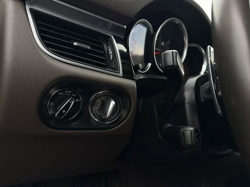 Used 2018 Porsche Macan image 32