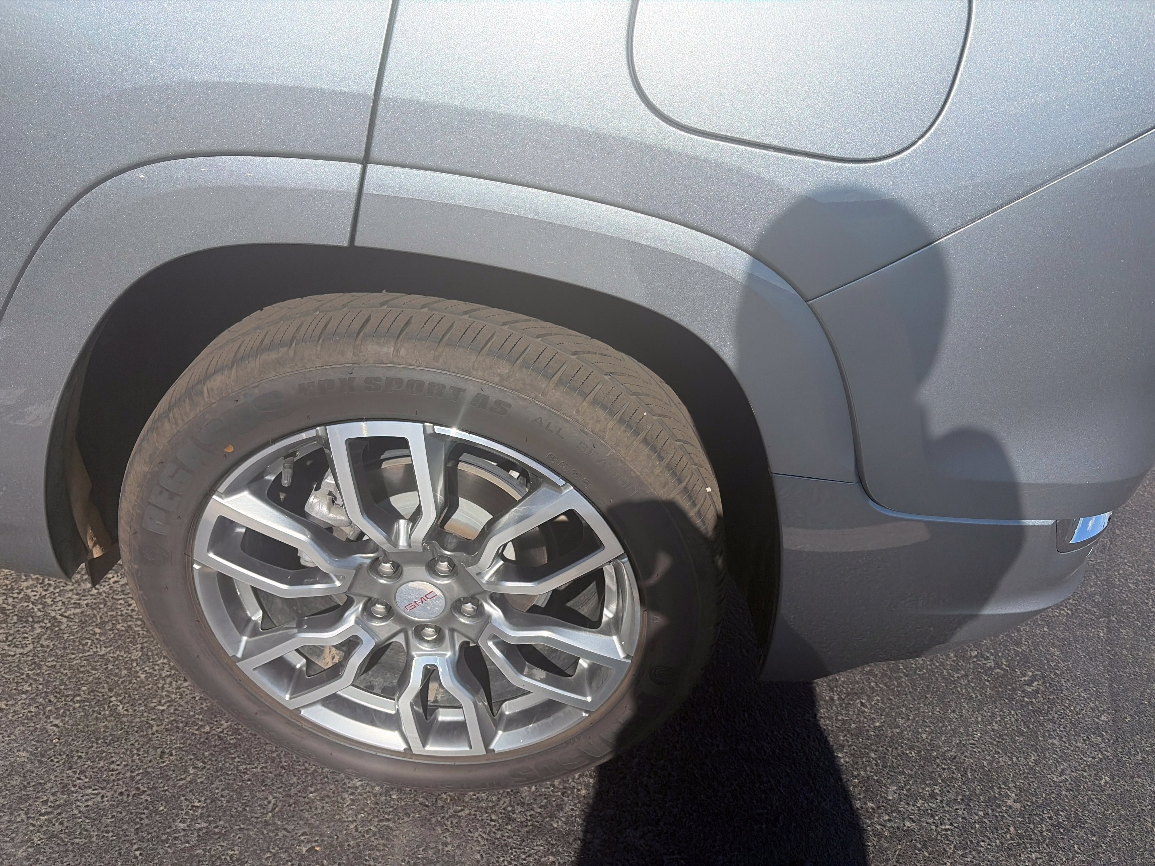 Used 2024 GMC Terrain Denali w/ Denali Premium Package AWD/4WD image 9