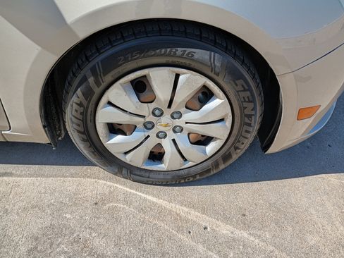 Used 2012 Chevrolet Cruze LS image 36