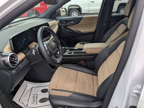 Used 2025 Chevrolet Equinox ACTIV w/ Safety and Technology Package AWD/4WD image 15