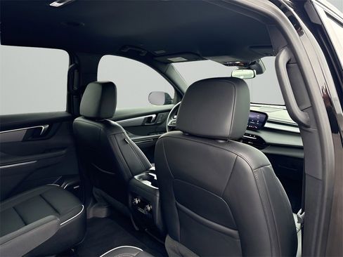 Used 2025 Buick Enclave Sport Touring image 18