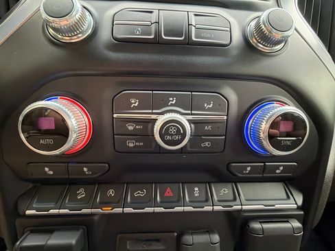 Used 2019 GMC Sierra 1500 SLT w/ X31 Off-Road Package AWD/4WD image 24
