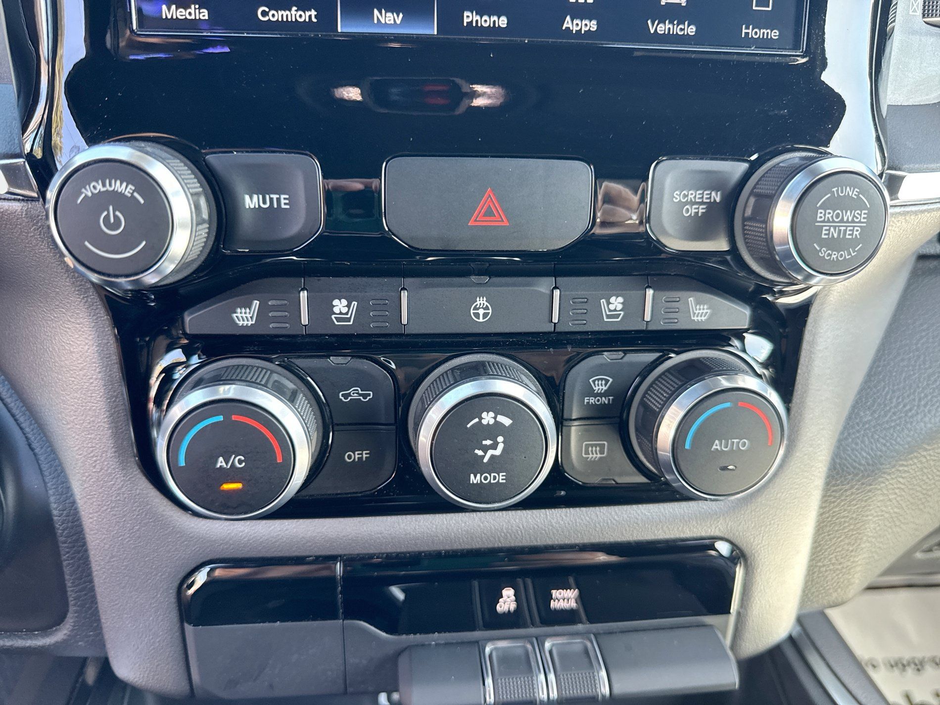Used 2024 RAM 1500 Laramie RWD image 23