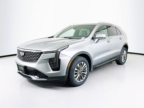 Used 2024 Cadillac XT4 Premium Luxury image 3