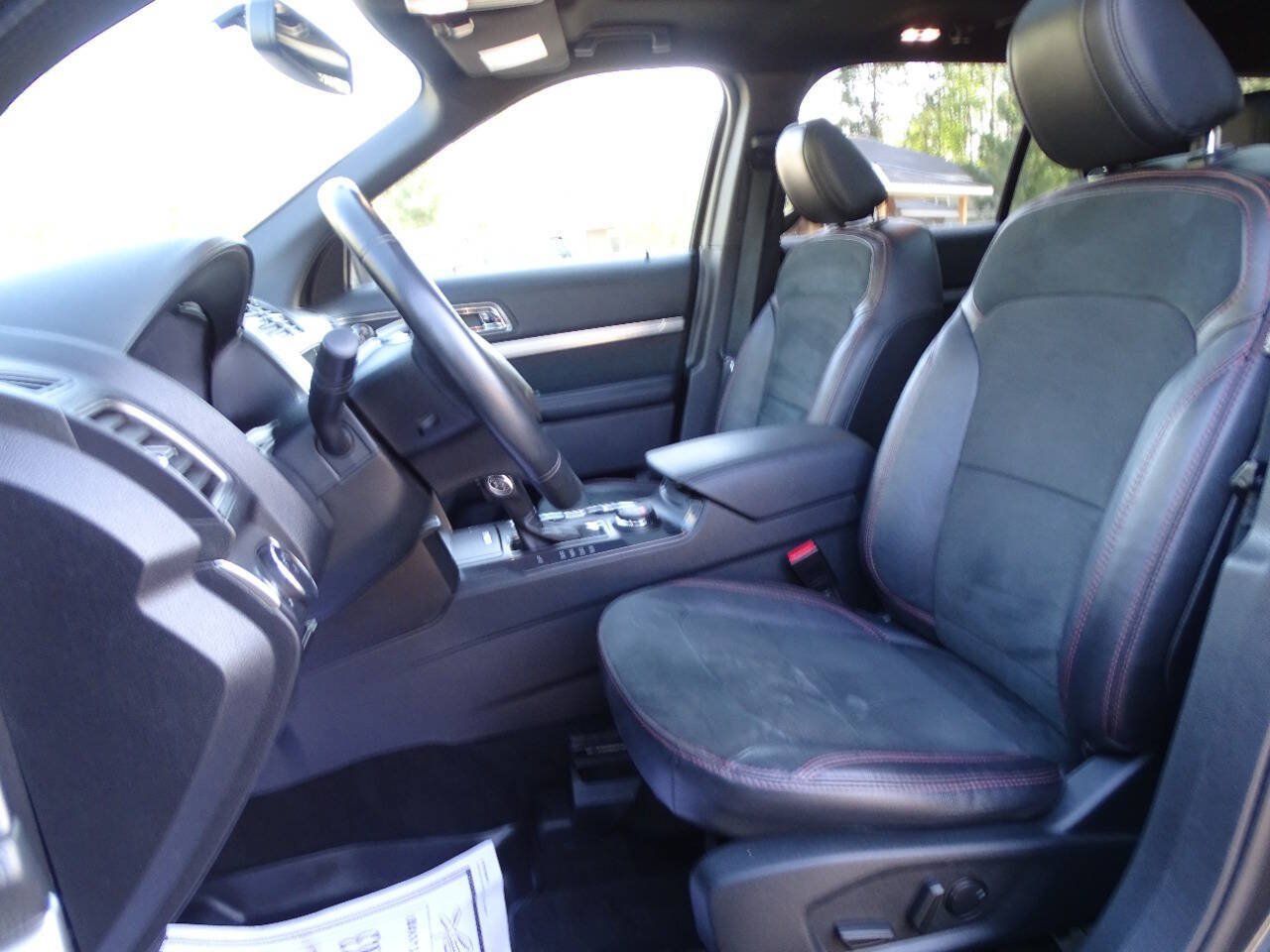 Used 2019 Ford Explorer AWD XLT w/ XLT Sport Appearance Package image 2