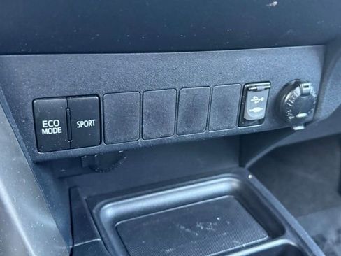 Used 2015 Toyota RAV4 LE image 11