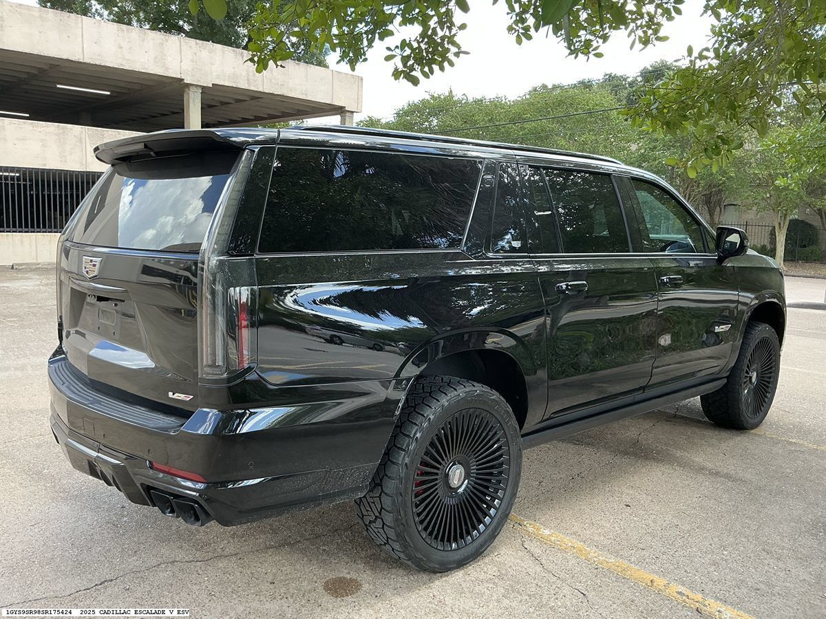 Used 2025 Cadillac Escalade ESV V AWD/4WD image 6