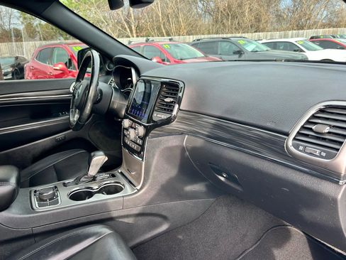 Used 2020 Jeep Grand Cherokee Limited AWD/4WD image 9