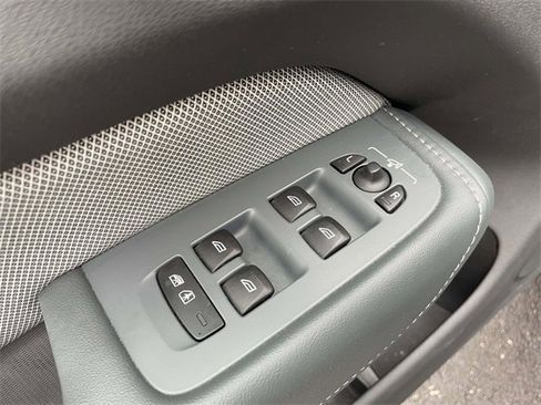 Used 2020 Volvo XC60 T5 R-Design image 14