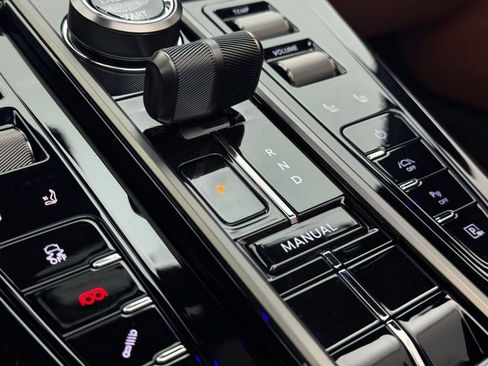 New 2026 Aston Martin V8 Vantage Roadster RWD image 27