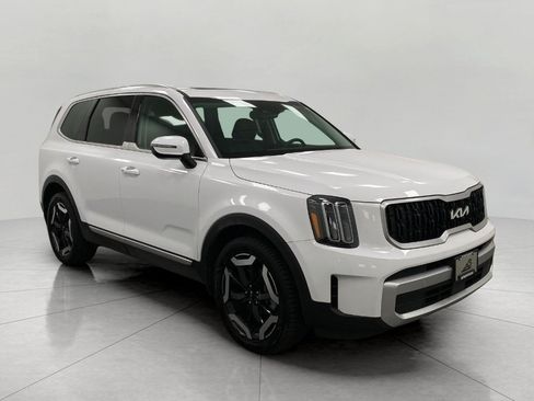 Used 2025 Kia Telluride EX w/ EX Captain's Chair Package AWD/4WD image 1