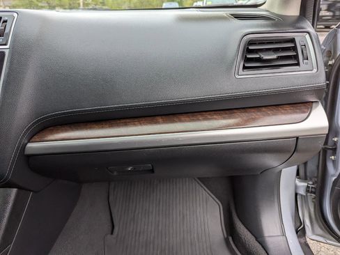 Used 2019 Subaru Outback 3.6R Limited AWD/4WD image 32