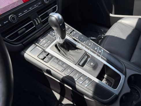 Used 2020 Porsche Macan AWD/4WD image 13