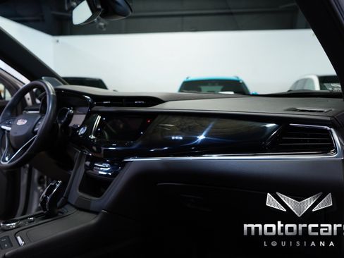 Used 2023 Cadillac XT6 Premium Luxury FWD image 28