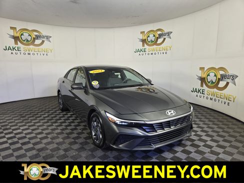 Used 2024 Hyundai Elantra SEL image 1